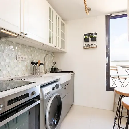 Fee4me: First Line Luxury *