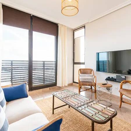 Fee4me: First Line Luxury Apartment *