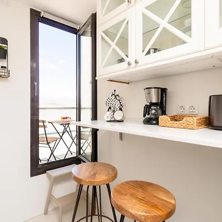 Fee4me: First Line Luxury Apartment