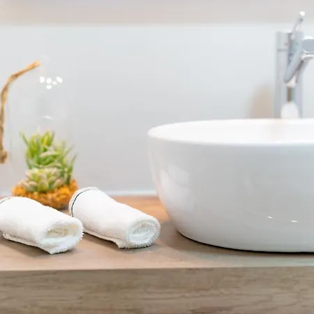 Fee4me: First Line Luxury Appartamento *