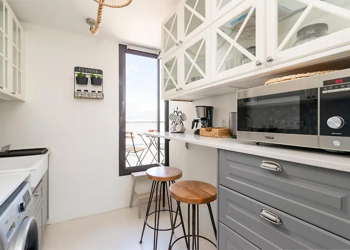 Fee4me: First Line Luxury Apartamento